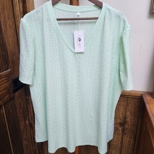 NWT‎ boutique Pastel Green 4x  V Neck Shirt Detailed Soft